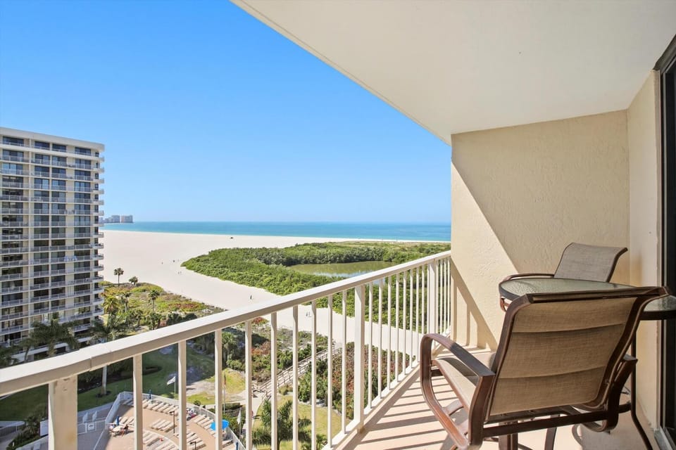 Marco Island Condo - Water Views & Pool Access House in Marco Island