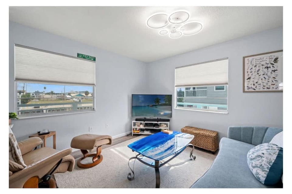 Waterfront 3BR Retreat with Hot Tub & Private Dock House in Hernando Beach