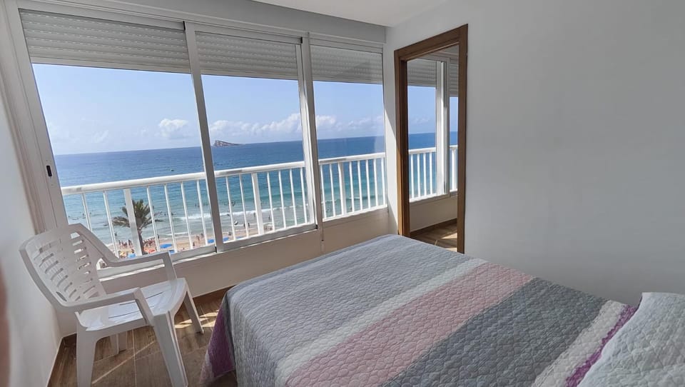 Photo of the whole room, Bedroom, Sea view