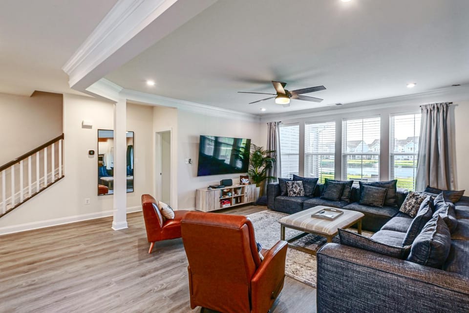 Beach Shuttle! Spacious Bishop’s Landing Retreat House in Millville