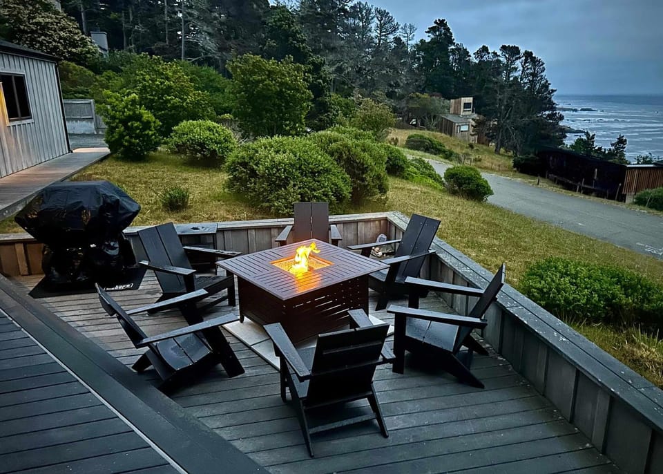 Hillside 3BR w Blue & White Water Views & Hot Tub House in Sonoma County