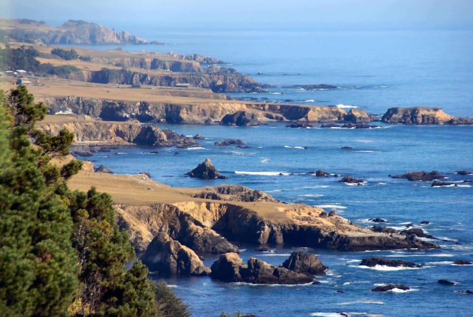 Hillside 3BR w Blue & White Water Views & Hot Tub House in Sonoma County