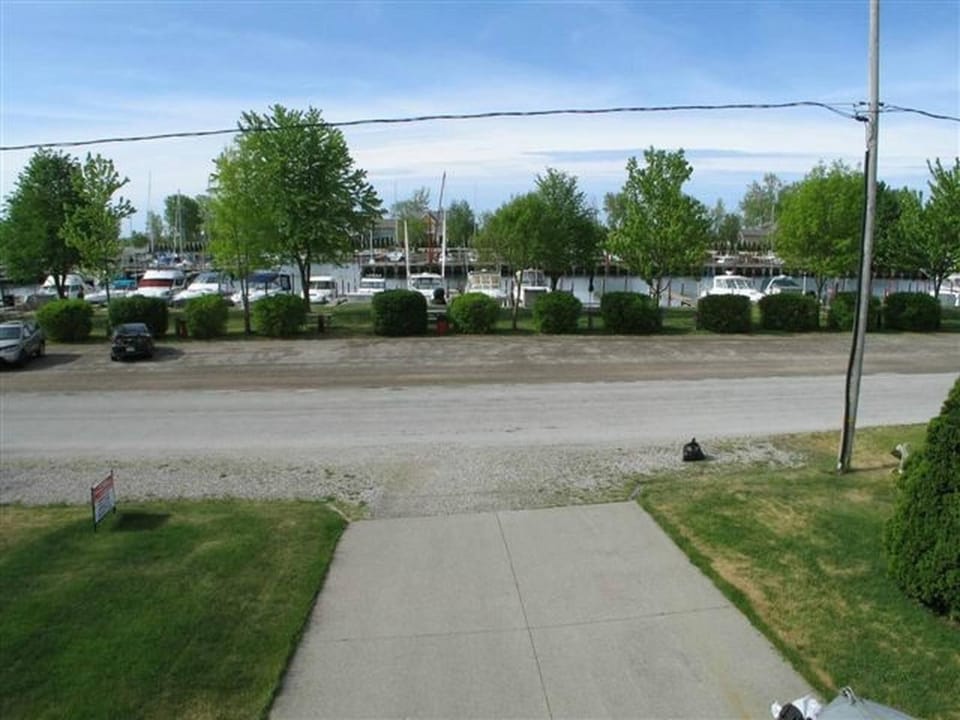 Beautiful chalet in Erieau for rent Chalet in Chatham-Kent