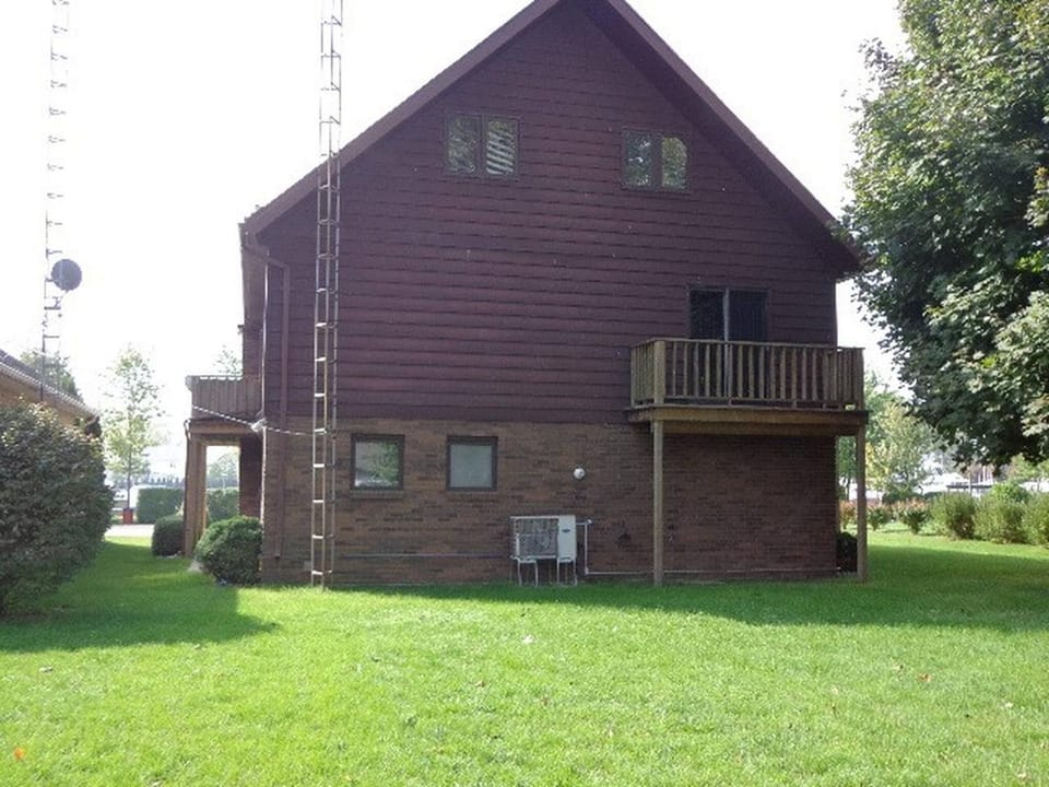 Beautiful chalet in Erieau for rent Chalet in Chatham-Kent
