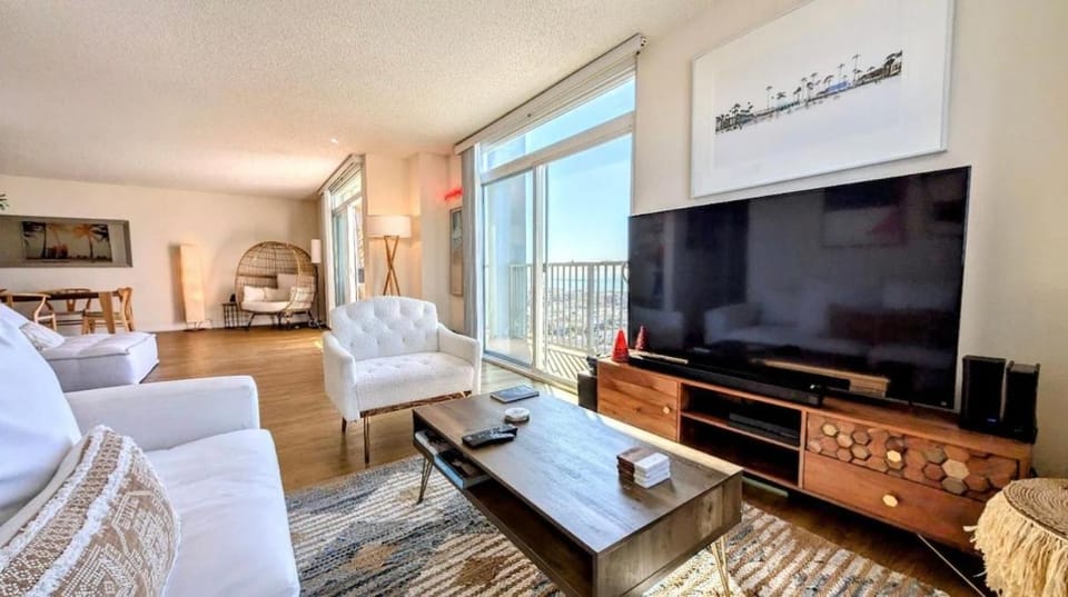 Panoramic Ocean View 2BR Marina del Rey 5 mins walk to the beach free parking Apartment hotel in Marina del Rey