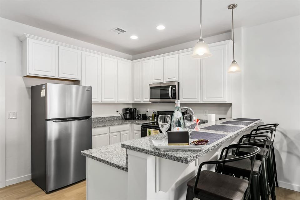 Gorgeous & Trendy Townhome Near The Village 89 House in Boise