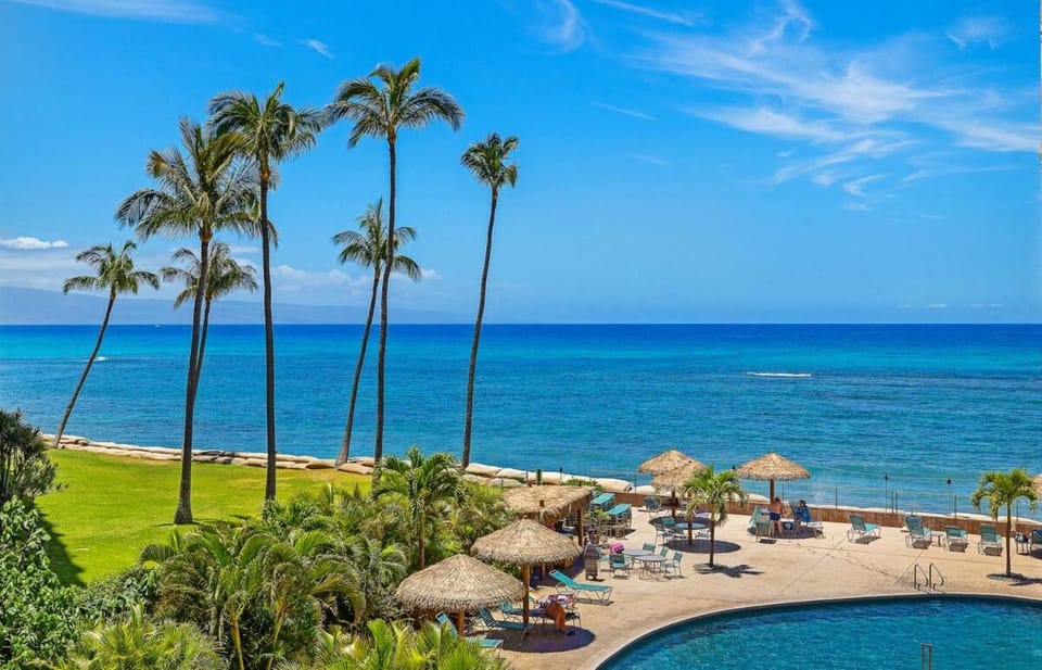 Lahaina Beachfront Oceanview Seaside Retreat SoothingWaves Apartment in Napili-Honokowai