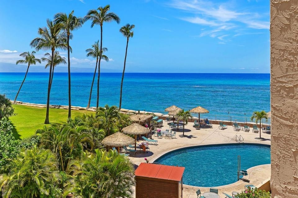 Lahaina Beachfront Oceanview Seaside Retreat SoothingWaves Apartment in Napili-Honokowai