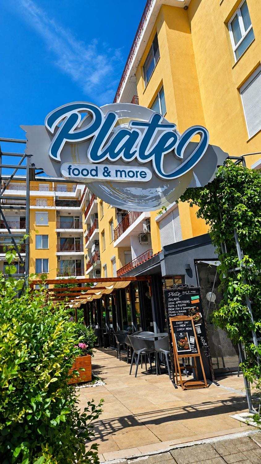 Property building, Patio, Restaurant/places to eat, Day, Banquet/Function facilities, On site, Street view, Time of day