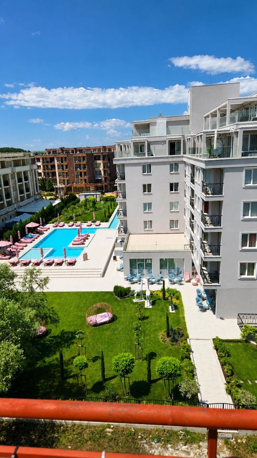 Property building, Day, City view, Pool view, Swimming pool, sunbed