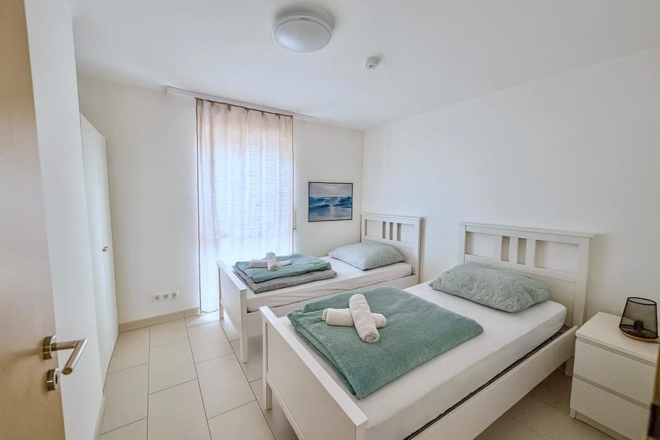 Bed, Photo of the whole room, Bedroom, towels