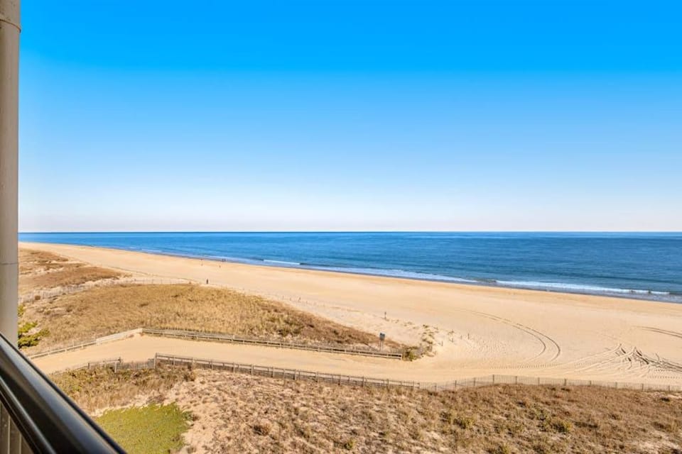 Oceanfront condo with water-view balcony outdoor pool washer & dryer & AC House in Ocean City
