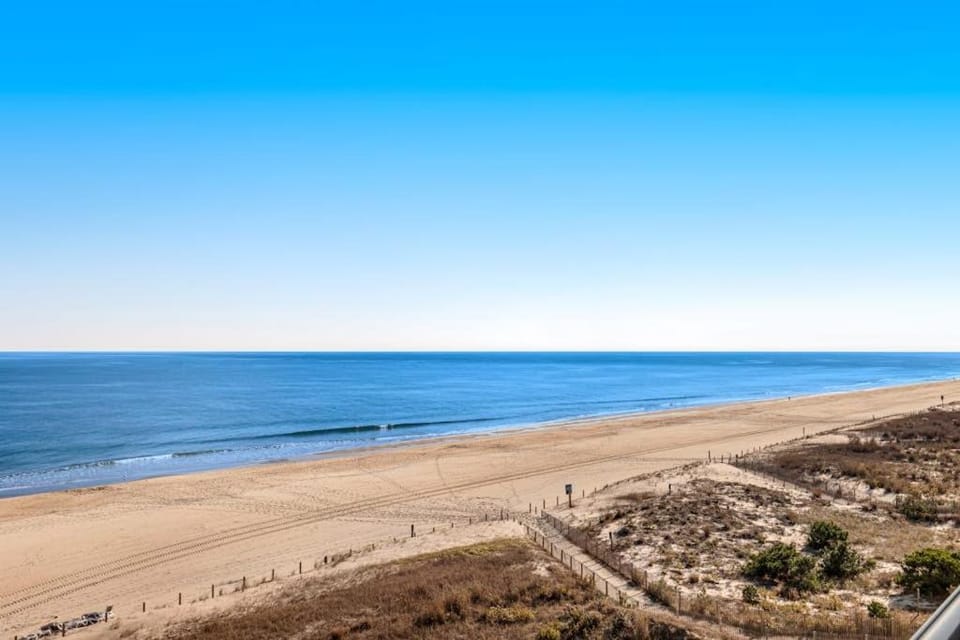 Oceanfront condo with water-view balcony outdoor pool washer & dryer & AC House in Ocean City