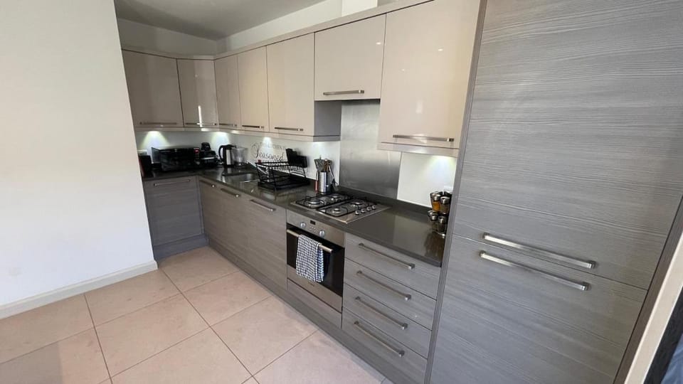 Wembley Area Flat with Balconies and Free Parking Apartment in Edgware