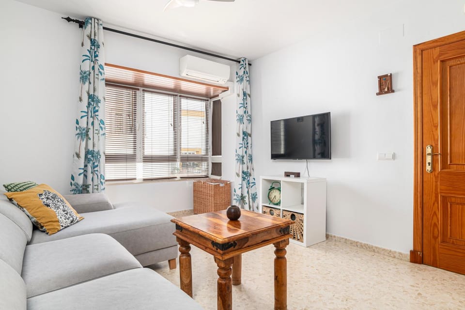 TV and multimedia, Balcony/Terrace, Dining area, air conditioner