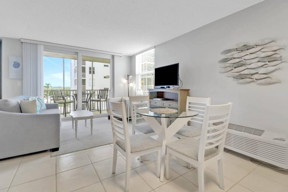 Beach & Tennis 3401* House in Bonita Springs