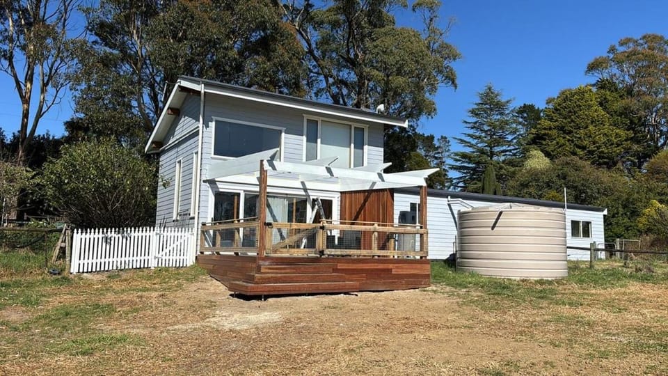 MaddOx Farm Cottage - Farm Stay House in Burrawang