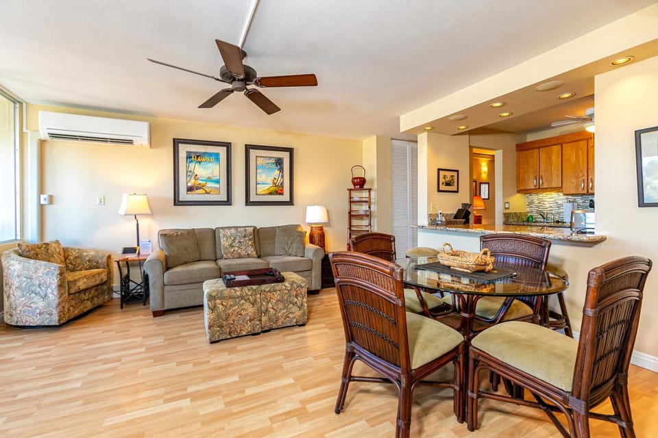 Kamaole Beach Royale #410 Panoramic Ocean View of Kamaole Beach 1, remodeled Apartment in Kihei