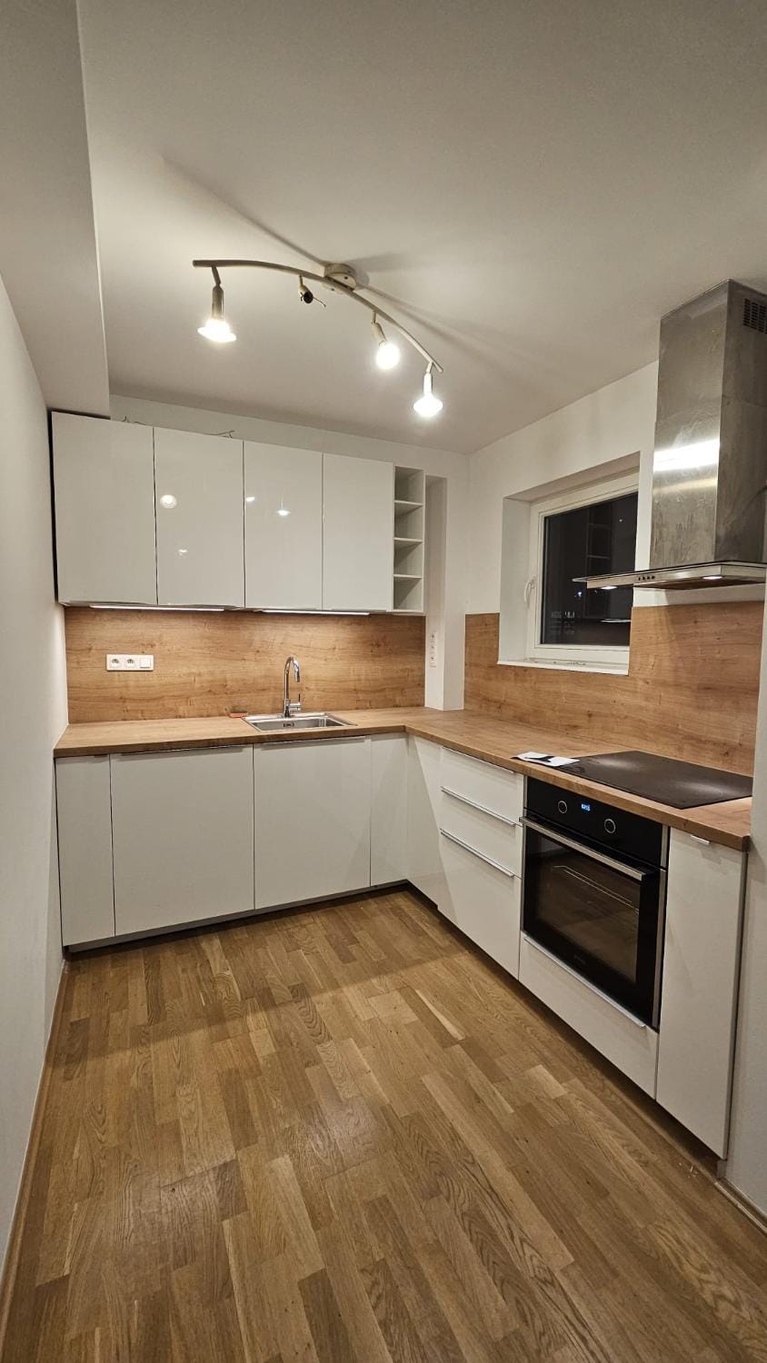 Wine Smichov Apartment Vacation rental in Prague