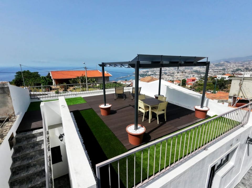 Palheiro's Dreaming View House by Mth House in Funchal