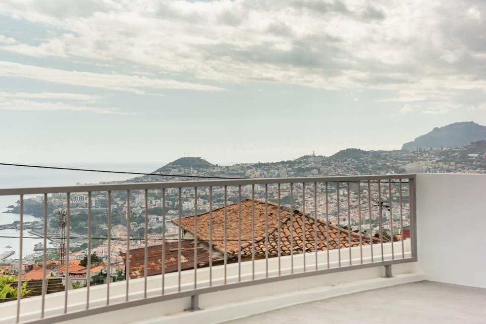Palheiro's Dreaming View House by Mth House in Funchal