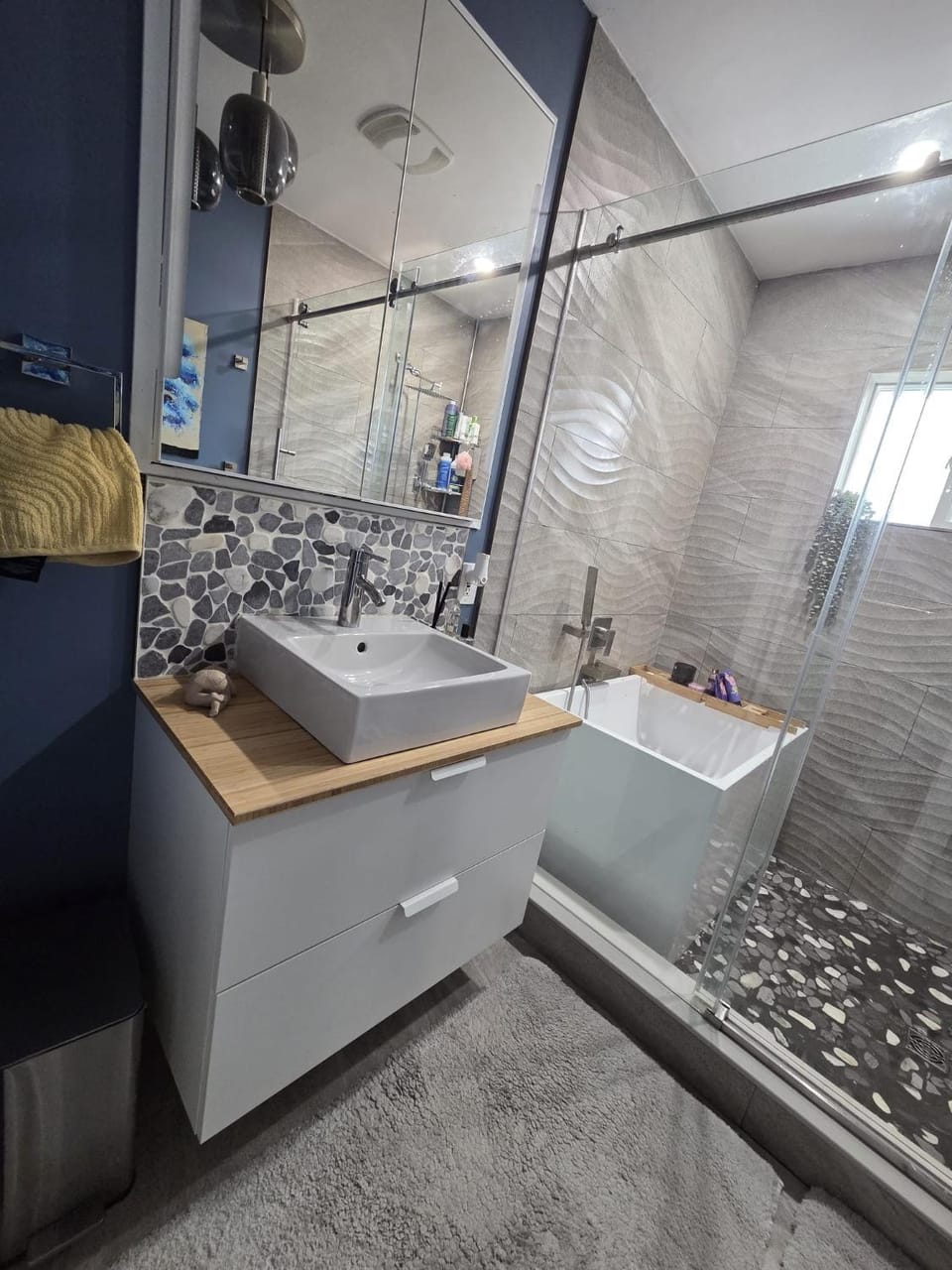 Room with Shared Bathroom - Stampede & Mountains Vacation rental in Calgary