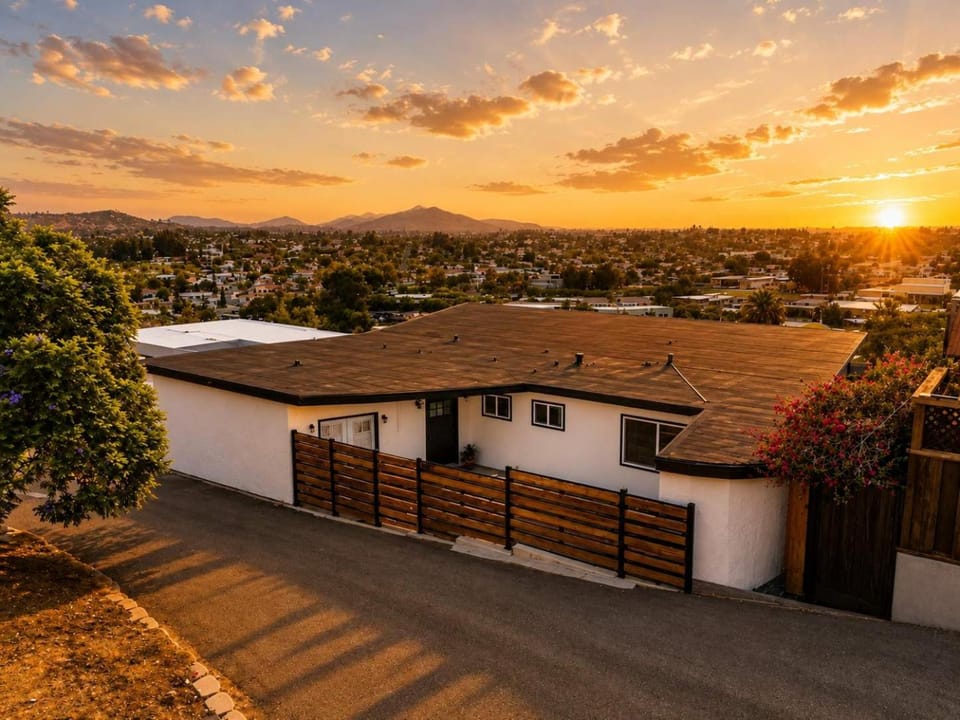 2Homes Villa Renovated Views House in La Mesa