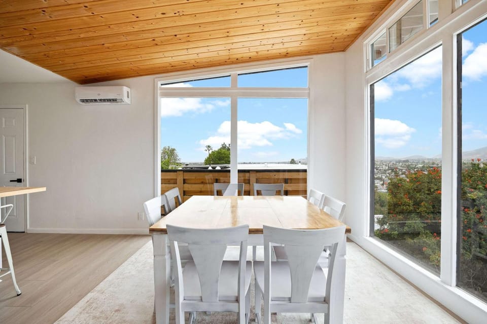 2Homes Villa Renovated Views House in La Mesa