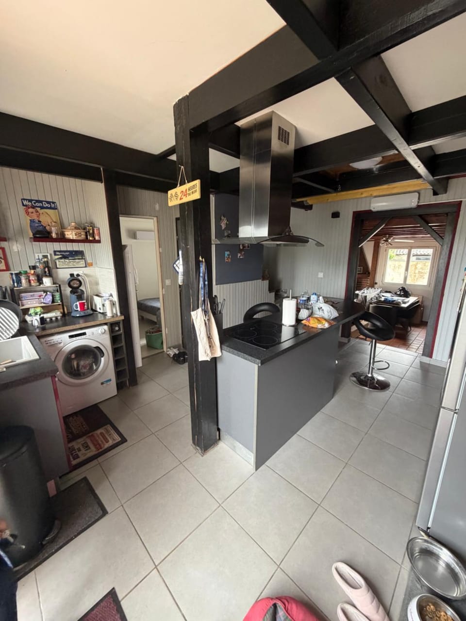 Kitchen or kitchenette, toaster, air conditioner