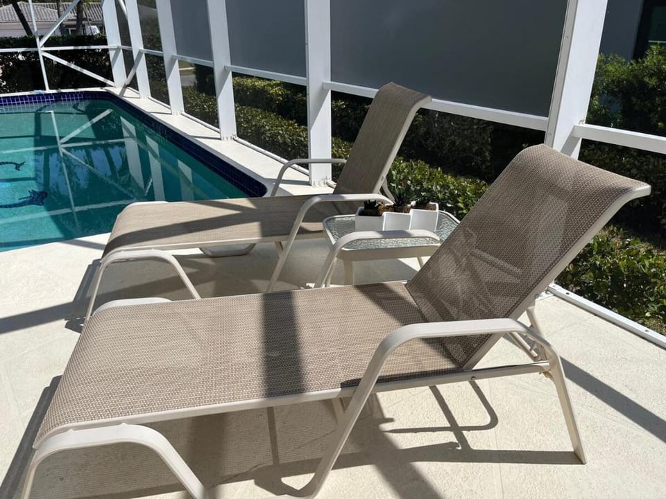 Swimming pool, sunbed
