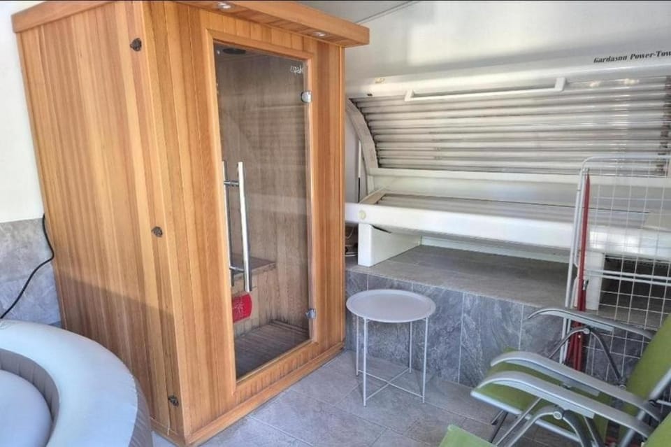 Location, children, Family