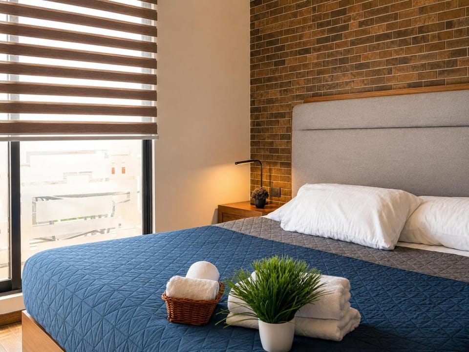 Bed, TV and multimedia, Photo of the whole room