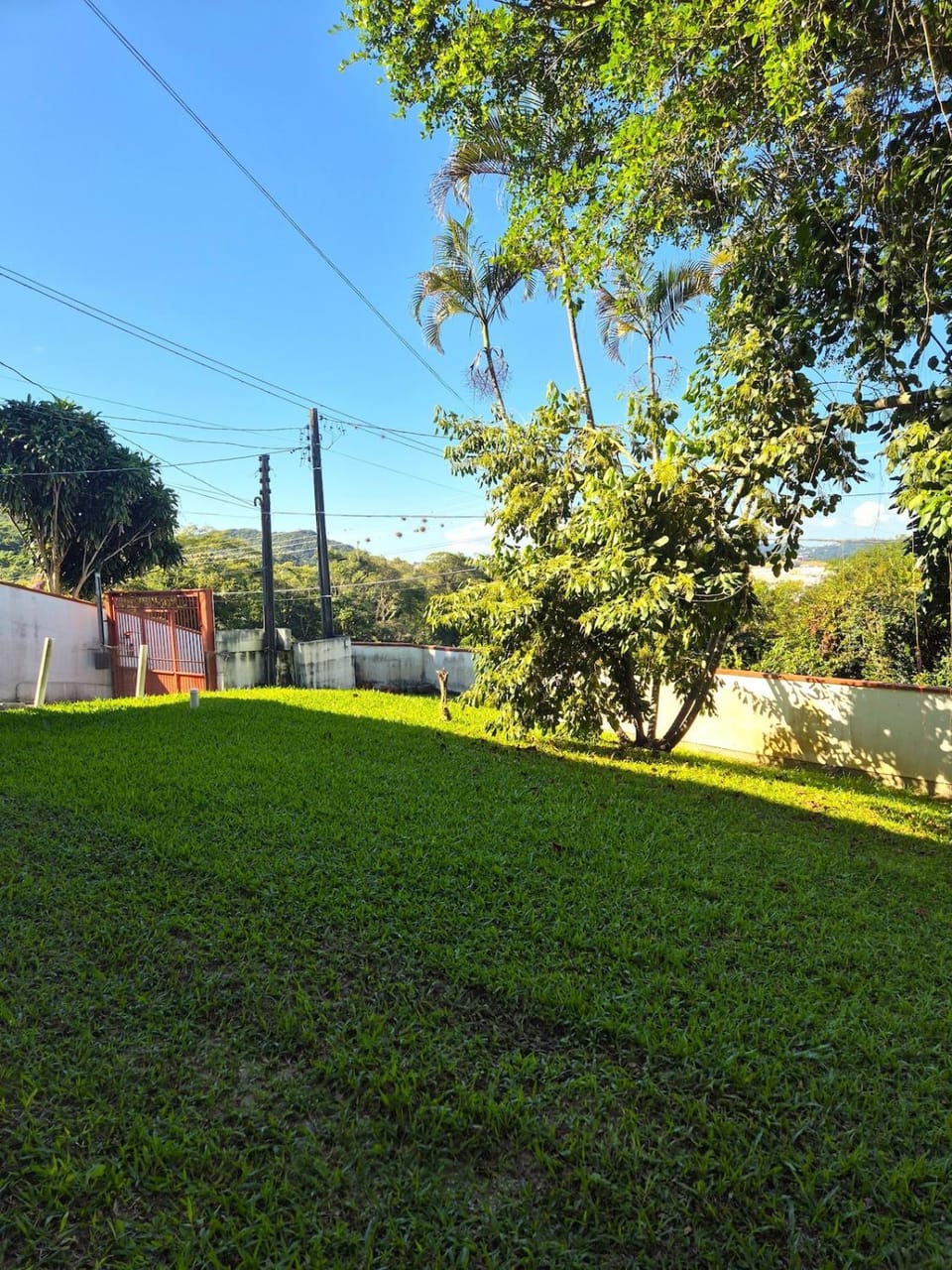 Apartamento amplo com Pátio Gramado! Ar Cond! Apartment in São José