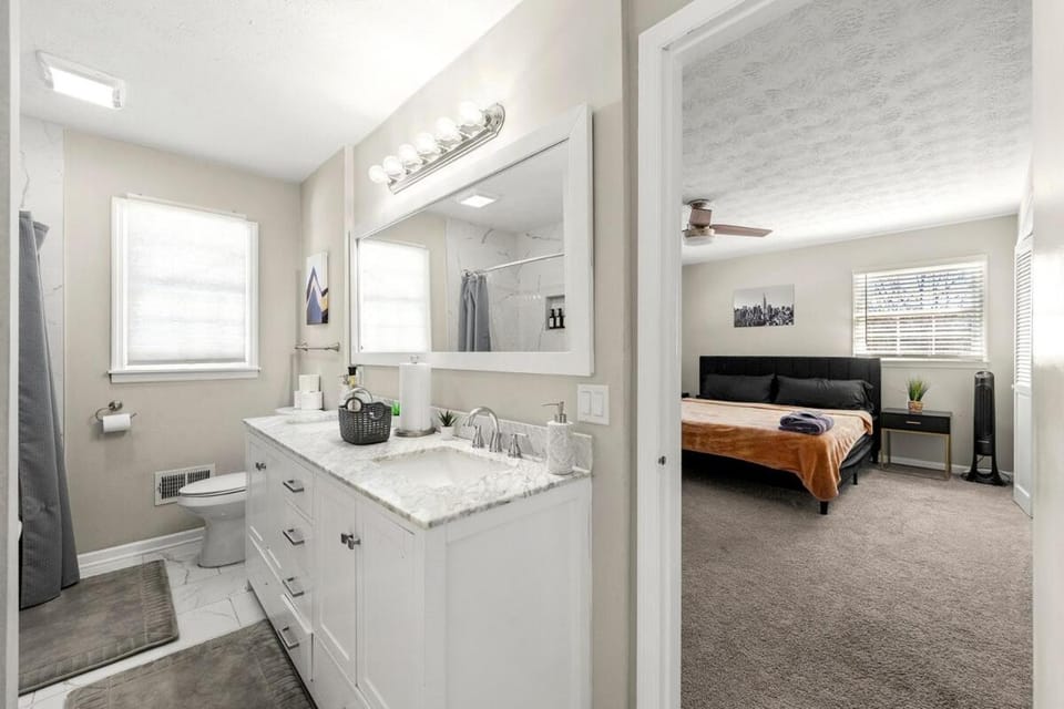 Pool Villa with 11 Beds near Mercedes-Benz Stadium Villa in College Park
