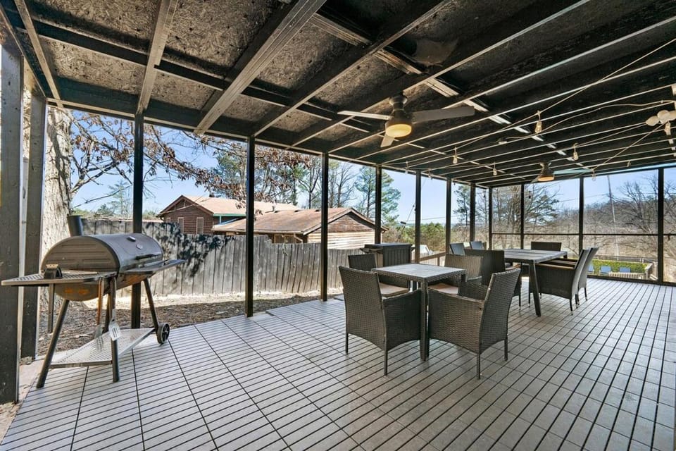 Pool Villa with 11 Beds near Mercedes-Benz Stadium Villa in College Park