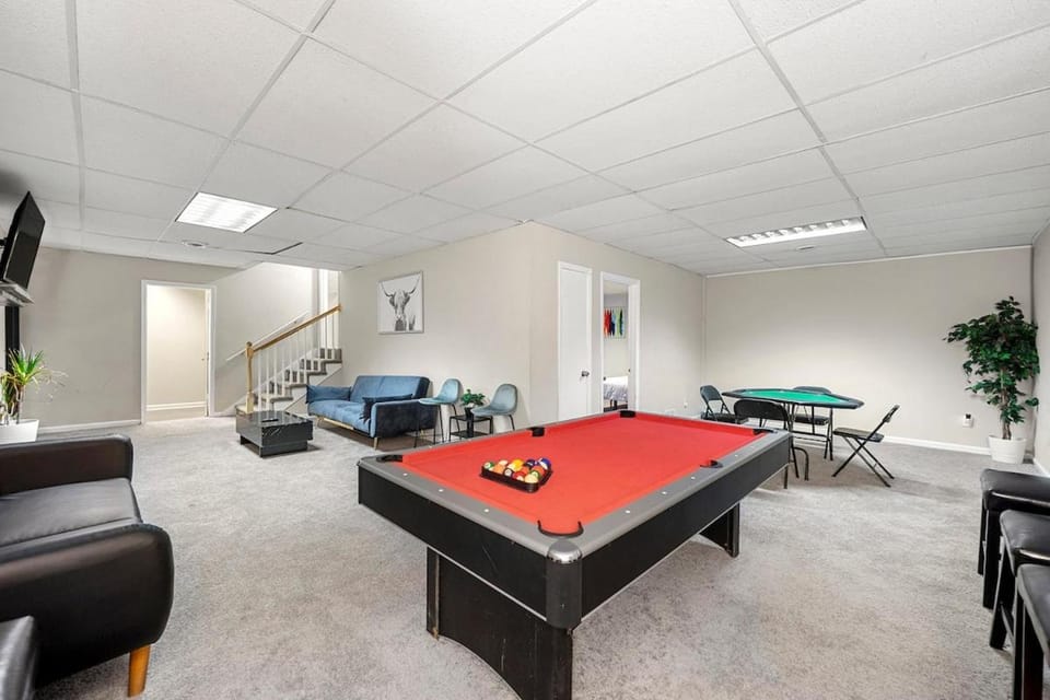 Pool Villa with 11 Beds near Mercedes-Benz Stadium Villa in College Park