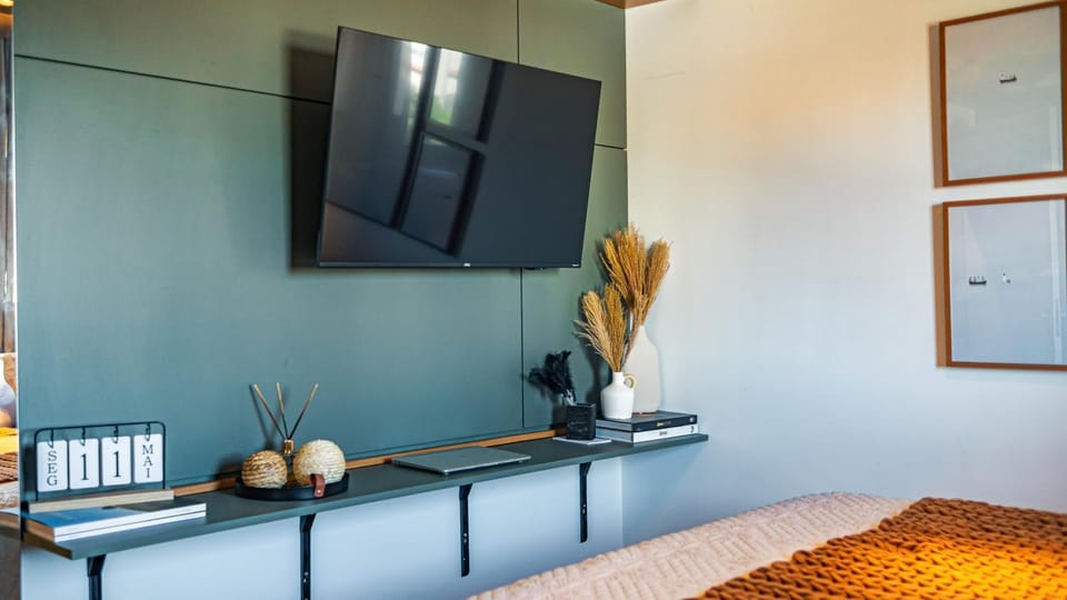TV and multimedia, Decorative detail, internet
