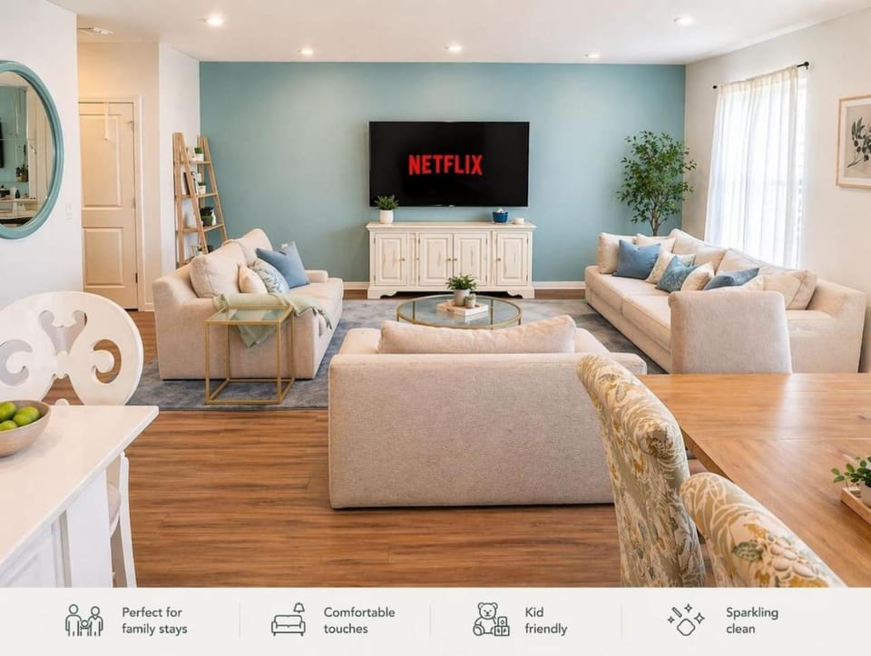 Double Luxury Sleeps 26, Mins to Beach, Hot Tub! House in Sarasota