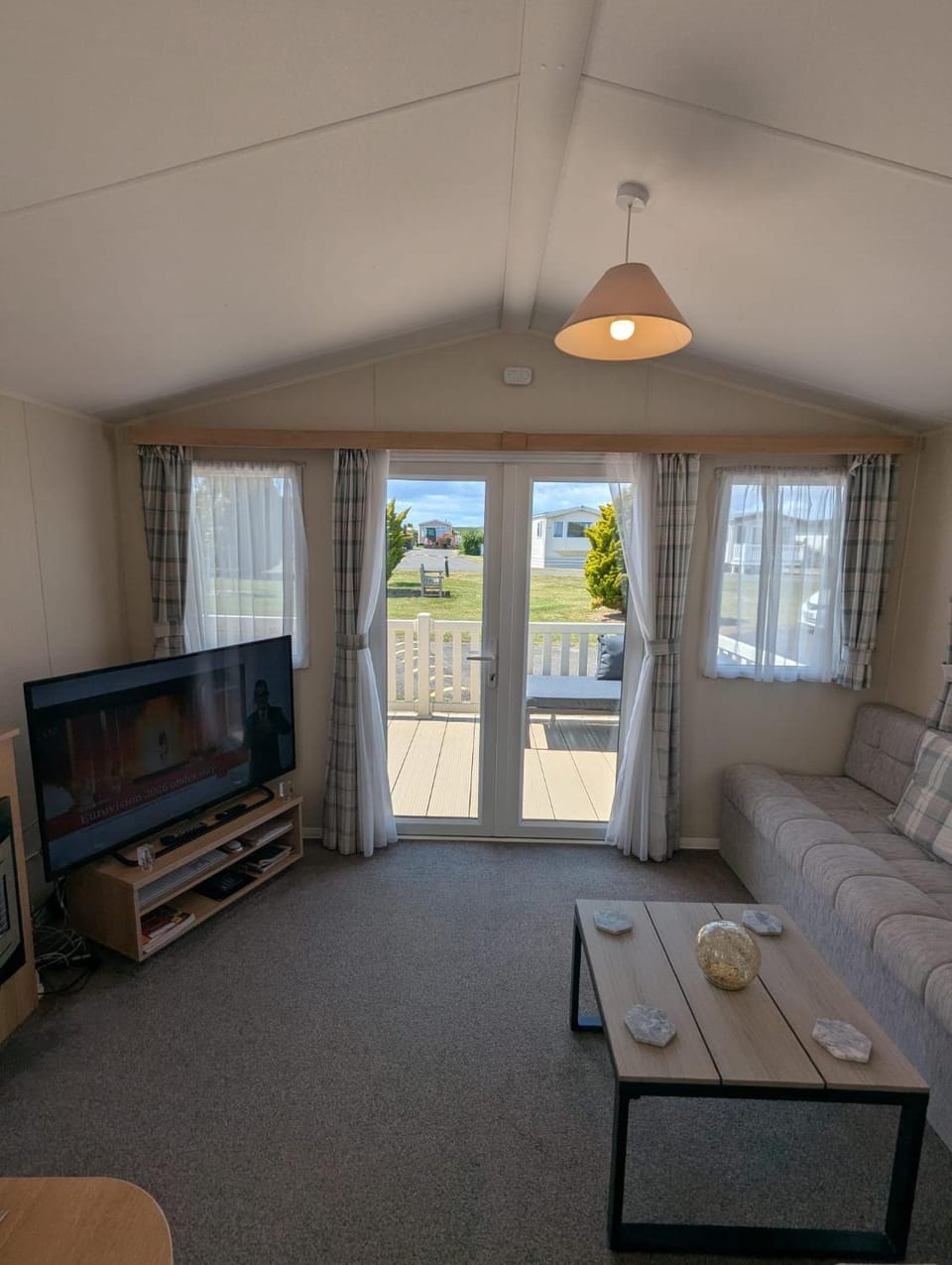 View (from property/room), Balcony/Terrace, Living room