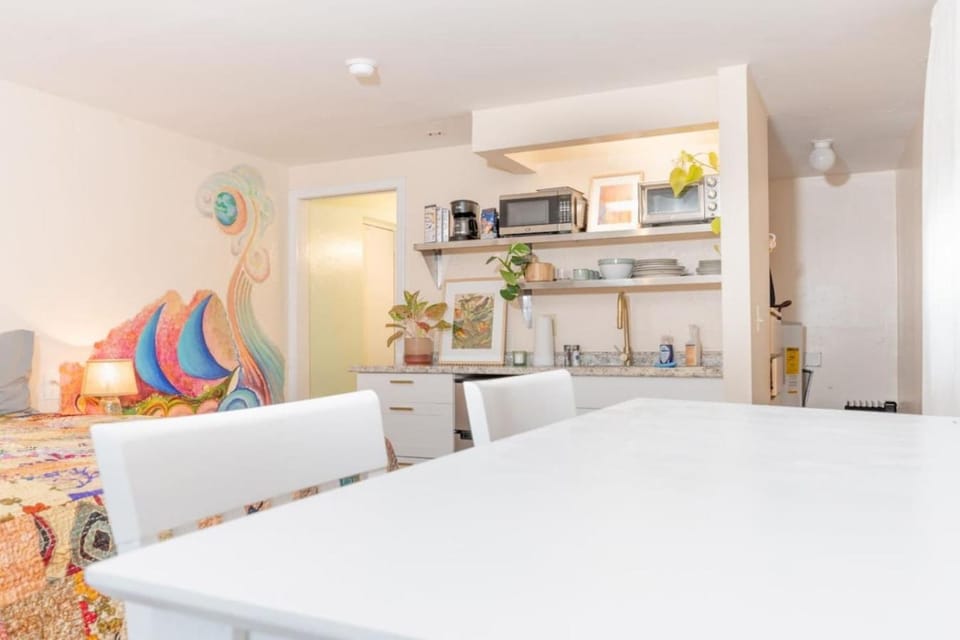 1 mile to UF Cute Home w Private Yard Parking House in Gainesville