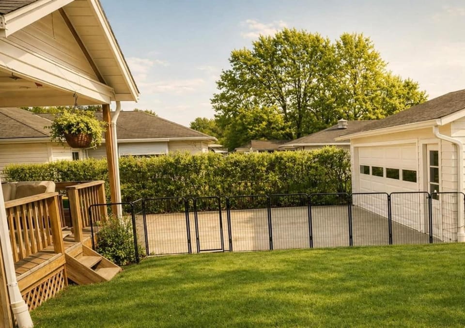 Spacious & Bright Family Gem Across Park & Pool! House in Willowick