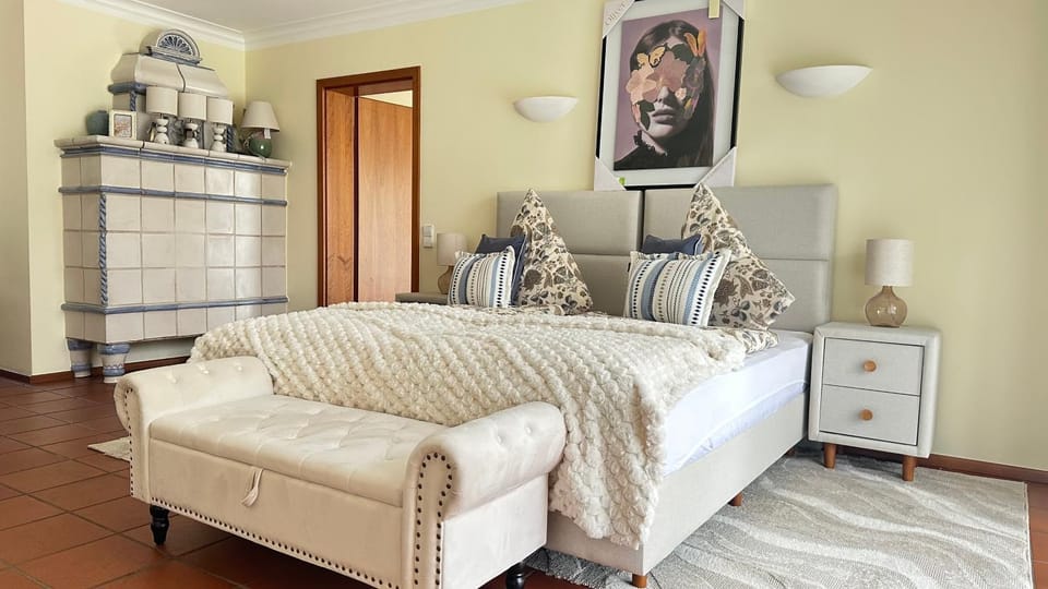 NEUE Sonnige Villa Ferienwohnung, EIGENER WHIRLPOOL, NUR 10 min ZU Fuß VON LEGOLAND entfernt,80 m2 stillvolle Ferienwohnung NR 7 , wunderschöner Garten mit Terrasse, für den ersten Frühstück gefüllter Kühlschrank,My Luxury Apartments Apartment in Bavaria