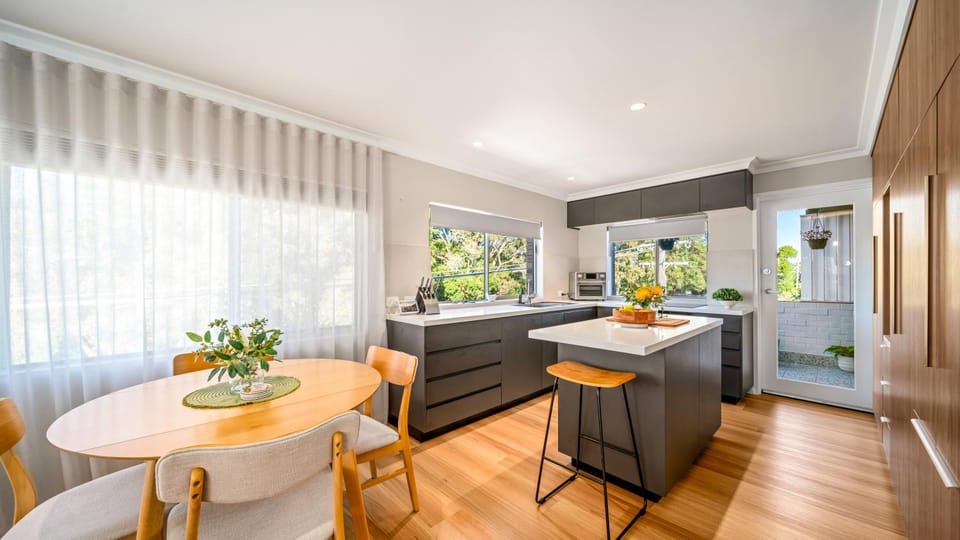 Dining area, kitchen