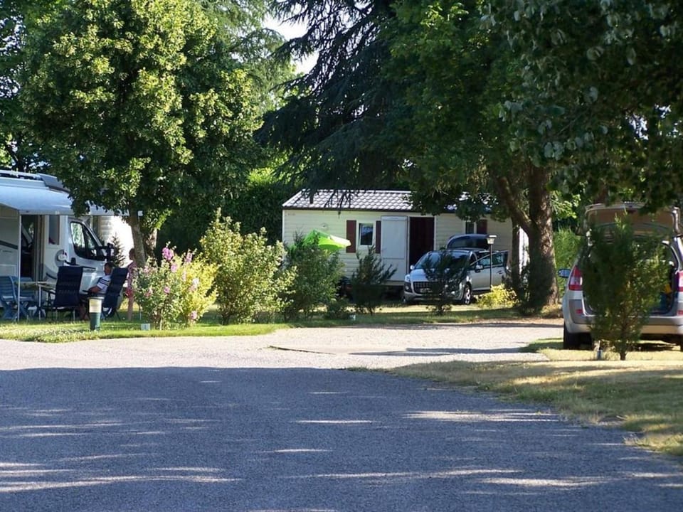 Mobil-home climatisé, animaux admis - 6 pers. - API-1-52-2794 Campground/ 
RV Resort in Brittany
