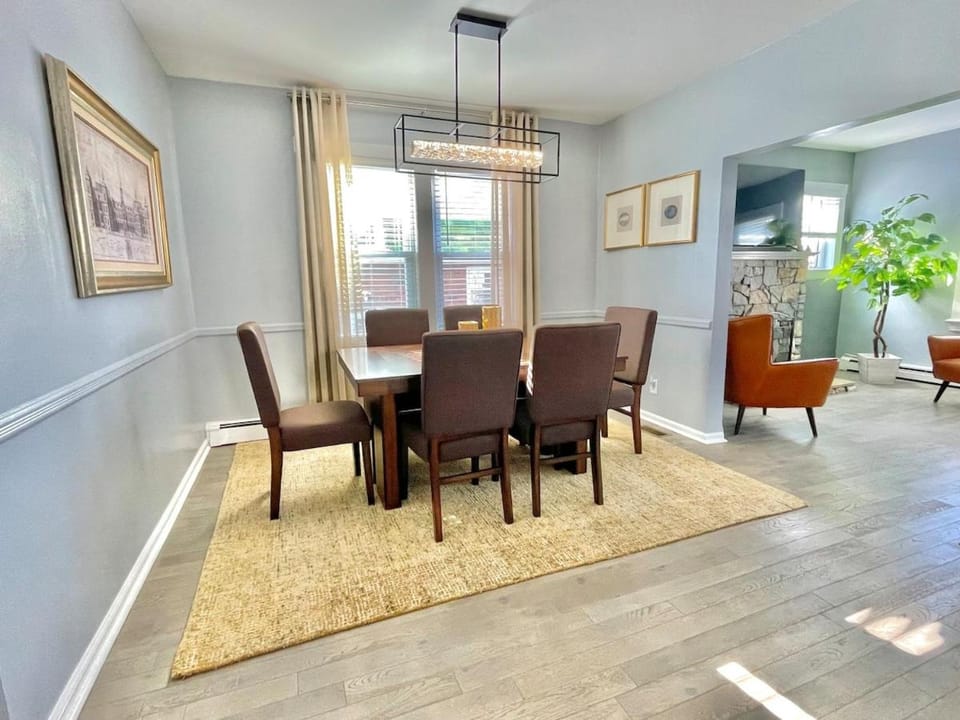 Living room, Seating area, Dining area