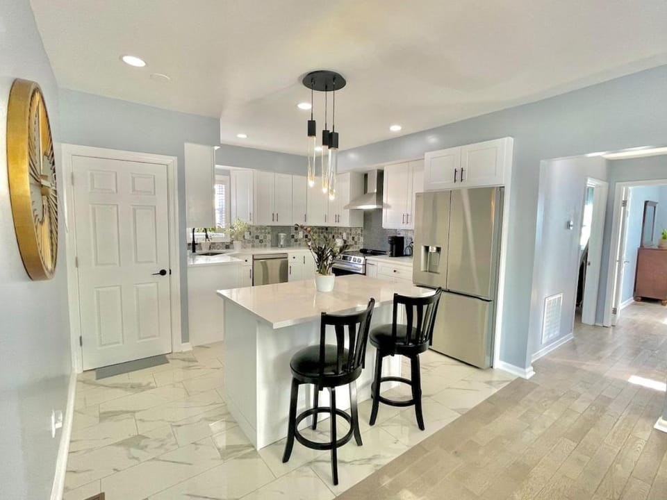 Coffee/tea facilities, Kitchen or kitchenette, Dining area, dishwasher, minibar, oven, stove