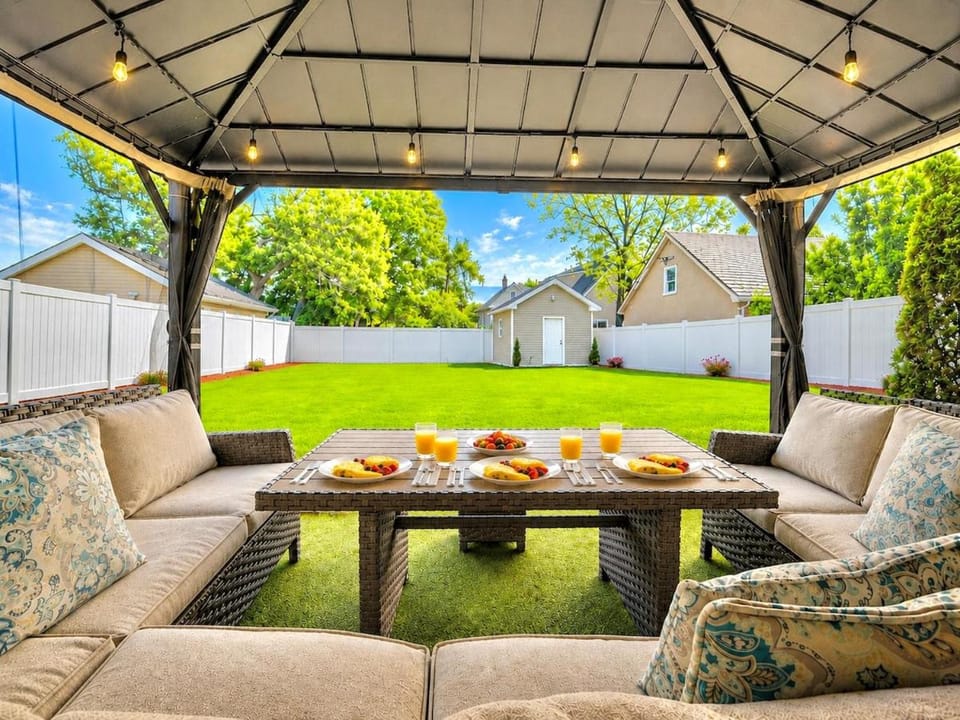 Patio, Garden, Balcony/Terrace, Seating area, Dining area, Garden view, Garden view