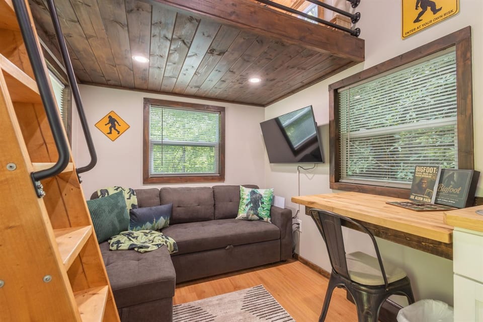 Bigfoot Bungalow Tiny Home in the Woods House in Cheoah