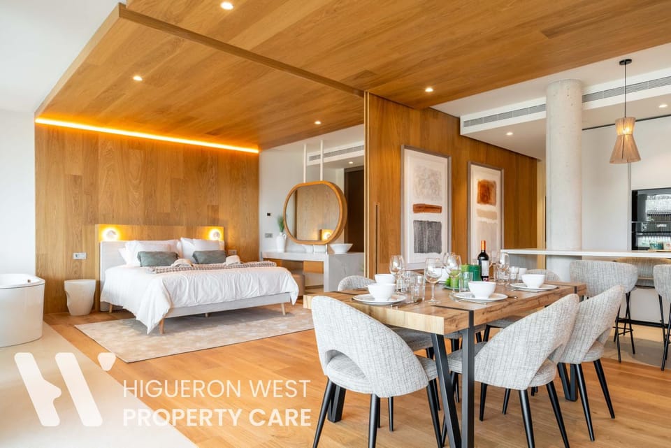 Bed, Living room, Dining area, Bedroom