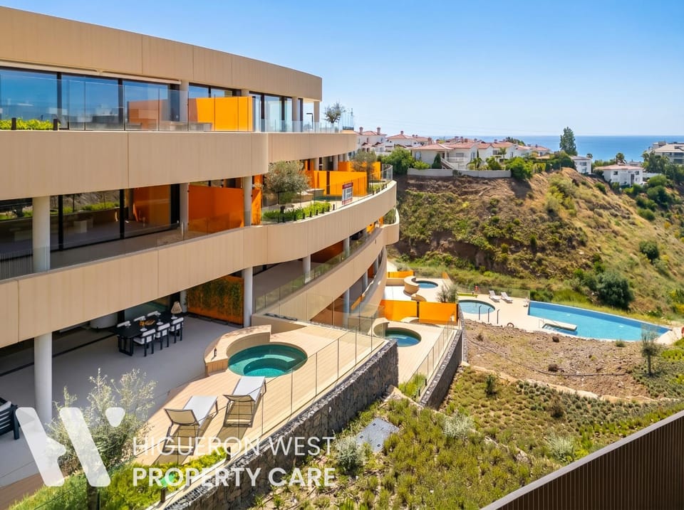 Property building, View (from property/room), Sea view, Swimming pool, sunbed